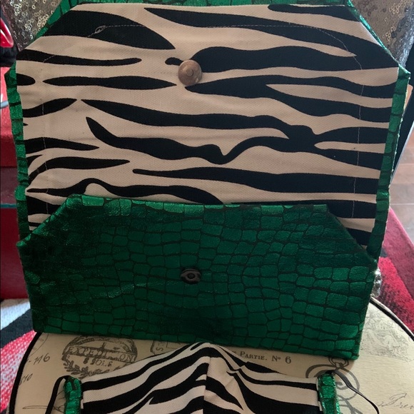 Custom Handbag - Picture 3 of 3